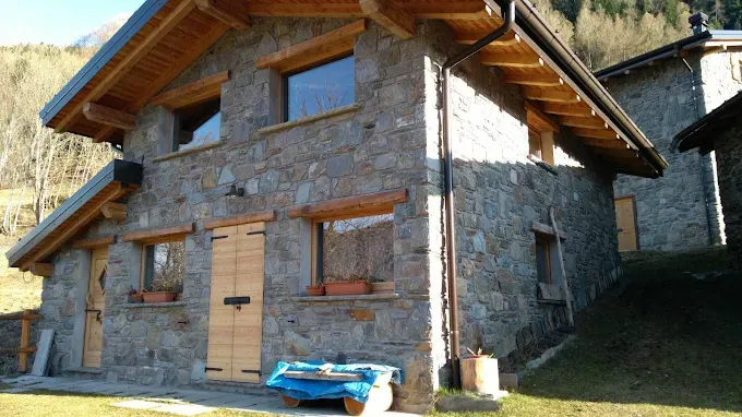 Casa in pietra e legno completata in Valle Camonica
